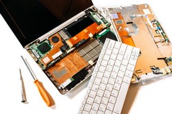 Nie działa klawiatura w laptopie? W jaki sposób sprawdzić i naprawić zepsutą klawiaturę?